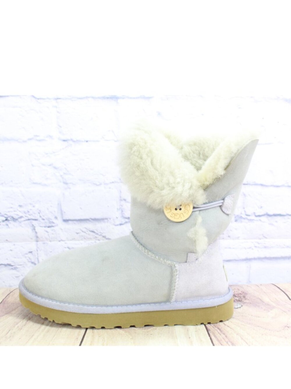 UGG Australia Bailey Button Boots Gray Lilac Suede Sheepskin Size US 7